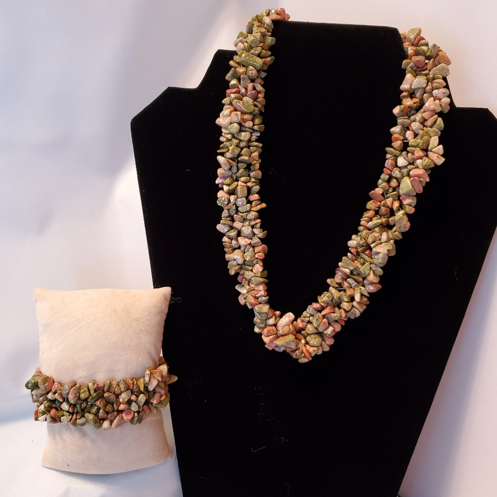 Nwt Unakite Quartz necklace and bracelet